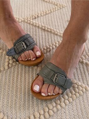 Anthropologie Buckle Blue Leather Slip In clog Sandal Fun❤️🌈